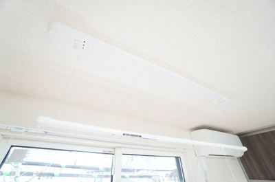 【設備】 | Arc千葉本町 | 室内物干し竿も設置あり♪使わないときは簡単に収納できます。