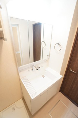 【独立洗面台】 | Arc千葉本町 | 三面鏡、シャンプードレッサー付きの洗面台です！