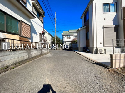 【前面道路含む現地写真】 | 小金井市貫井南町1丁目　中古戸建　全1棟