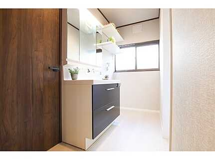 広島市安佐北区口田南９丁目　中古一戸建て(JS)の独立洗面台