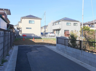 【前面道路含む現地写真】 | 東大和市芋窪6丁目　売地　【全3区画】