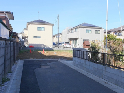 【前面道路含む現地写真】 | 東大和市芋窪6丁目　売地　【全3区画】