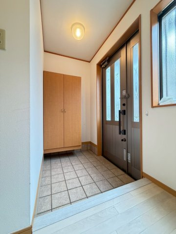 橋の内大興貸家の玄関