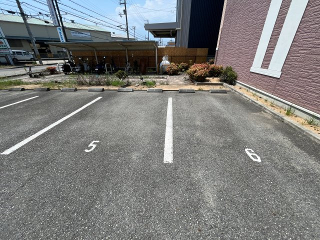 エステリオKの駐車場