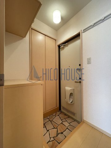 メゾンリシェスの玄関