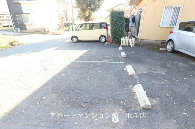 メゾンド・ルビコンの駐車場