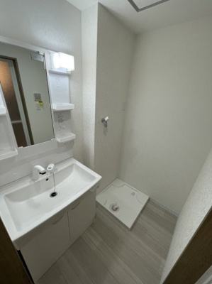 【洗面所】 | プレシャス大桐 | 室内洗濯機置き場も完備の脱衣所です。