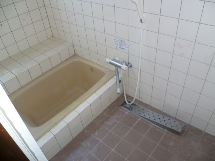 檀貸家の浴室|落ち着いた空間のお風呂です