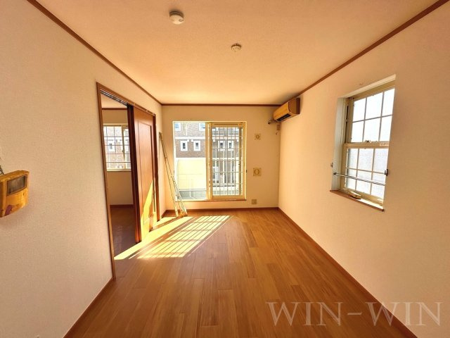 ドルフ・サンフラワー Ⅲの居間・リビング