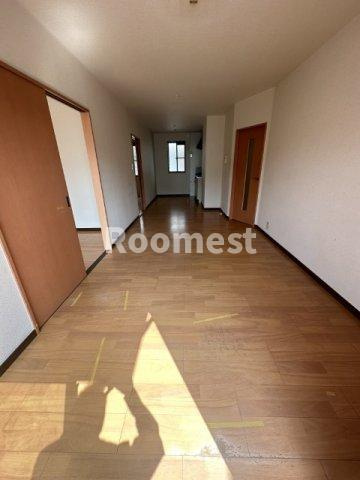 プリミエール一色IIの居間・リビング|ゆったり過ごせるリビングです