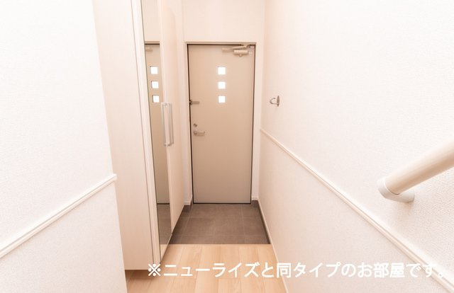 ガーデンルーム　Ｂの玄関|明るい玄関です