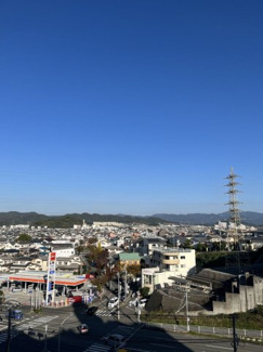 【展望】 | 高台のマンションで、周辺に高い建物・視界を遮る建物がないので眺望◎日当り風通しもGOOD♪