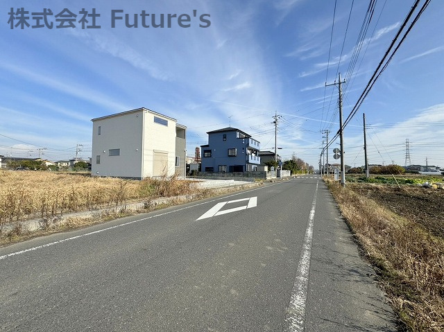 吉川市上笹塚　新築戸建　全1棟の前面道路含む現地写真|前面道路含む現地写真になります。