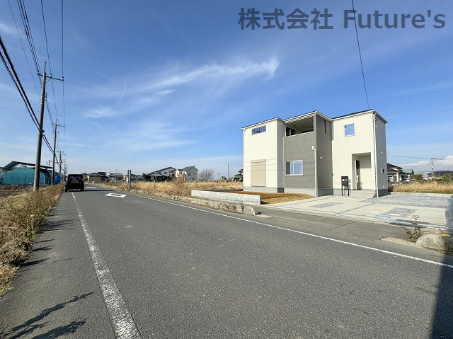 吉川市上笹塚　新築戸建　全1棟の前面道路含む現地写真|前面道路含む現地写真になります。