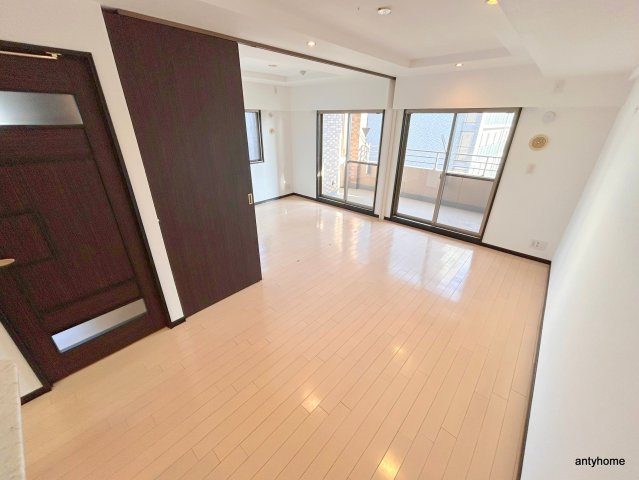 エステムコート京橋セレブ1ポーラスター　仲介手数料無料の居間・リビング