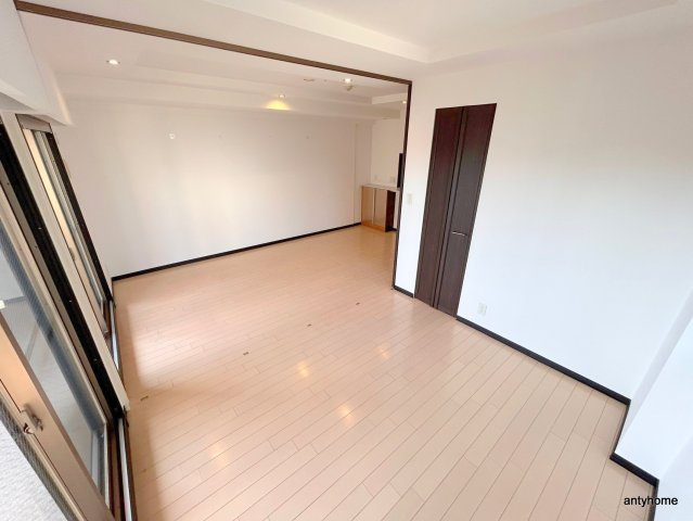 エステムコート京橋セレブ1ポーラスター　仲介手数料無料の居間・リビング