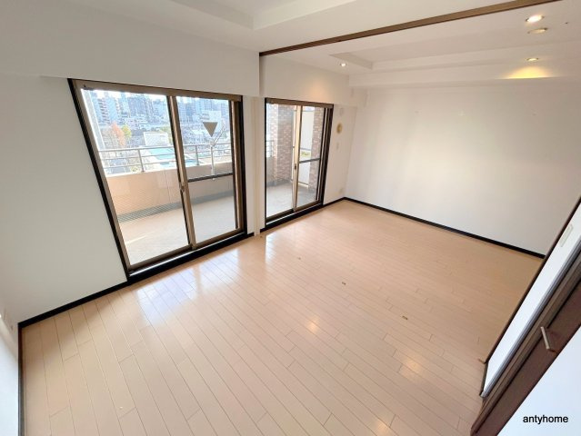 エステムコート京橋セレブ1ポーラスター　仲介手数料無料の居間・リビング