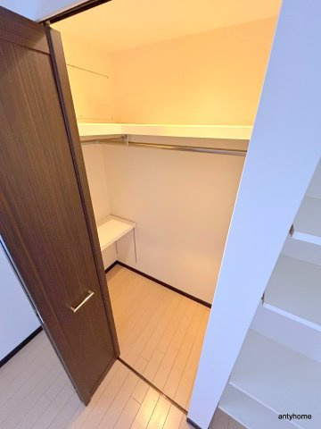 エステムコート京橋セレブ1ポーラスター　仲介手数料無料の収納