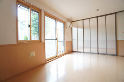 【居間・リビング】 | カーサみつわ台J | ※同物件・同タイプの写真です。