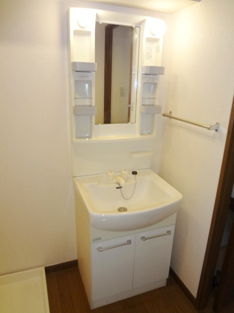 久留米市東合川４丁目の賃貸マンションの洗面所|明るい洗面所です