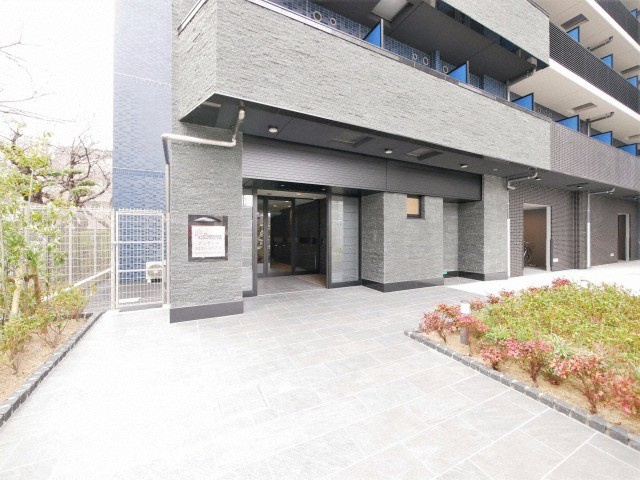 プレサンス天王寺ノースヴィアーレのエントランス