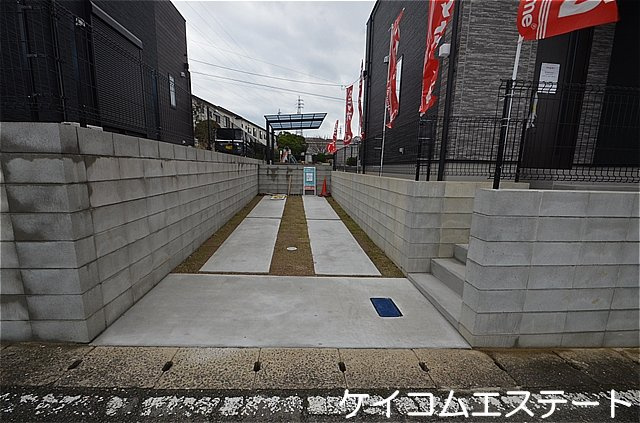 サンプルの駐車場|縦列駐車場2台
