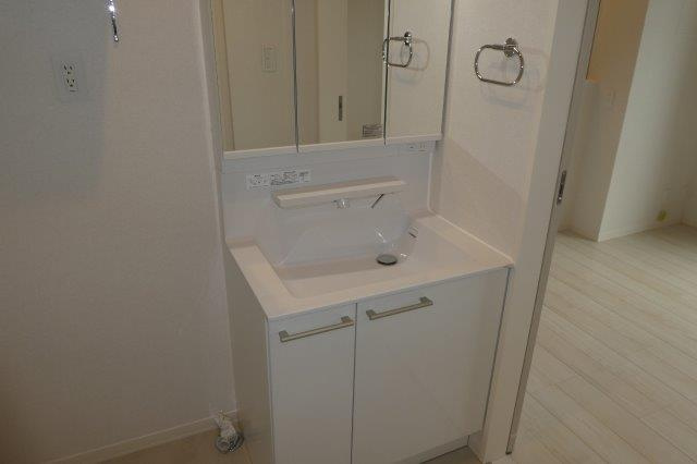 HIRA　TERRACEの独立洗面台|シャンプードレッサー