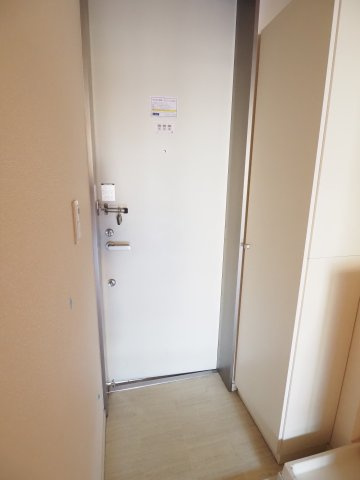 【玄関】 | ディアコート幡ヶ谷 | コンパクトでスッキリとした玄関