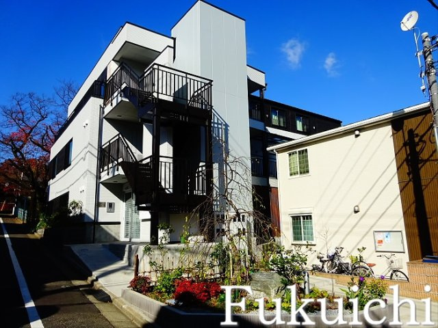 クレスト下馬のエントランス