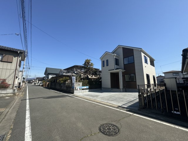 新築　前橋市朝日町3期　Heartful　Town　1号棟の前面道路含む現地写真|西側接道幅員約6ｍ