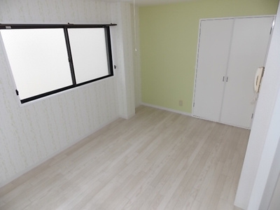 【洋室】 | ココロ大田町 | 黄緑色のアクセントクロスがとってもかわいい！