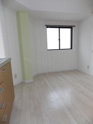 【居間・リビング】 | ココロ大田町 | 窓の多い明るいお部屋ですよ♪