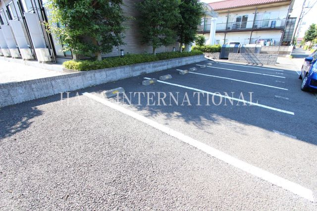 クリエイトの駐車場