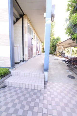 レオパレスアプリコットのエントランス