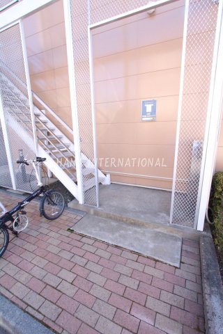 サンルーチェ三鷹のエントランス