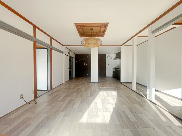 岸和田市岡山町　中古戸建の居間・リビング