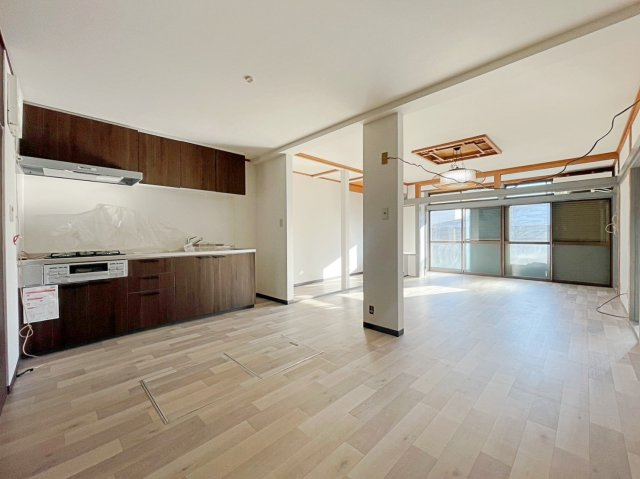 岸和田市岡山町　中古戸建の居間・リビング