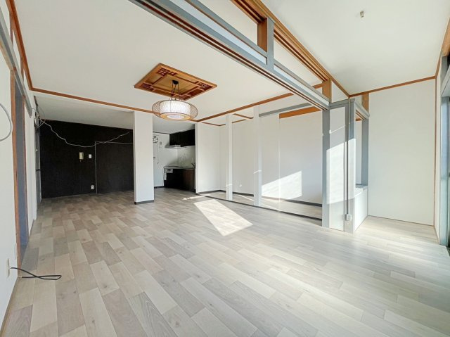 岸和田市岡山町　中古戸建の居間・リビング