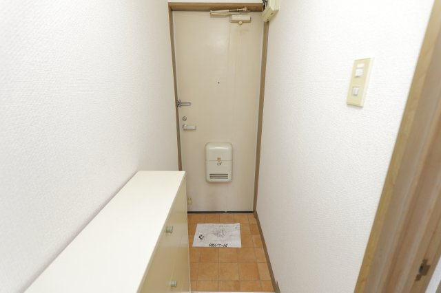 月光荘2号館の玄関