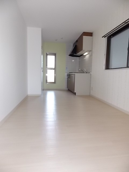 【居間・リビング】 | ココロ戎町 | ダイニングテーブルも十分おけるスペースです♪