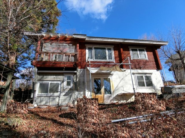 小淵沢町２LDKログハウス薪ストーブ・太陽光発電の外観