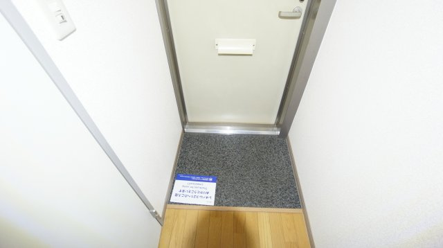 レオパレスYANAGIDAの玄関