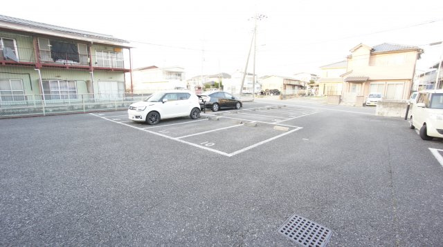 レオパレスYANAGIDAの駐車場