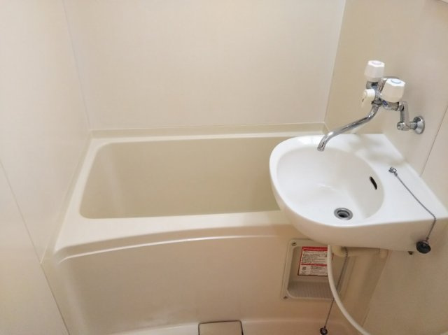 レオパレスYANAGIDAの浴室