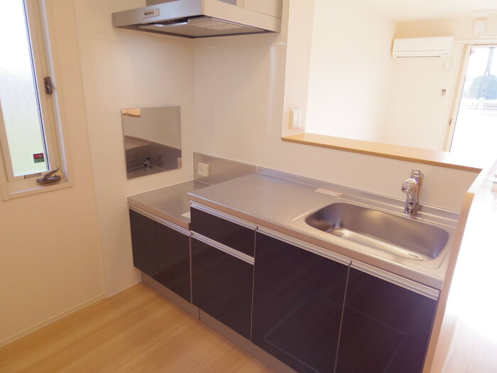 サニーハウスのキッチン|カウンターキッチン(IH対応ｺﾝｾﾝﾄ付き)