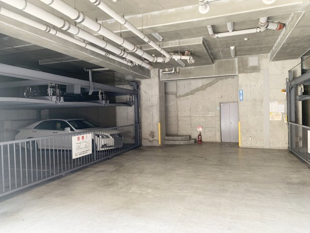 ダイアパレス香里園プライムスクエアの駐車場