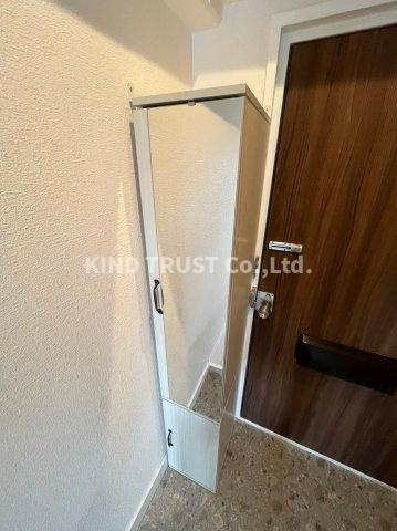 ローレルハイツ大淀2号棟の玄関|明るい玄関です