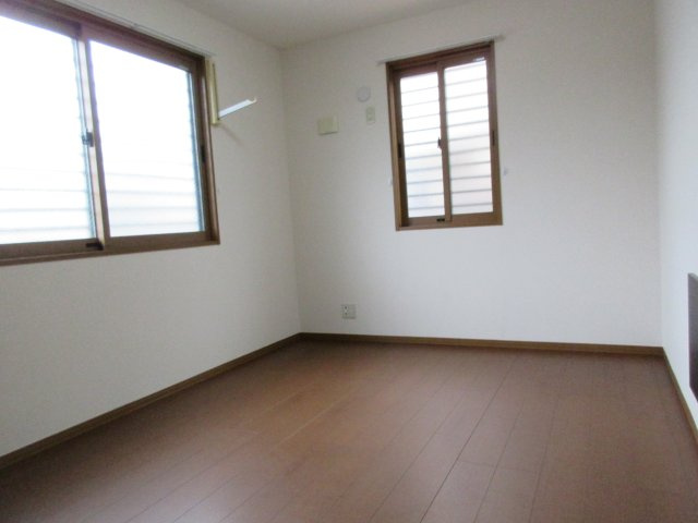 ローズコート美園の洋室