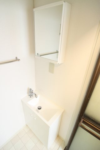 舞子坂3丁目貸家の洗面所