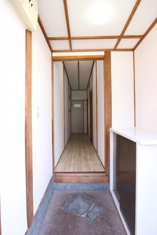 舞子坂3丁目貸家の玄関